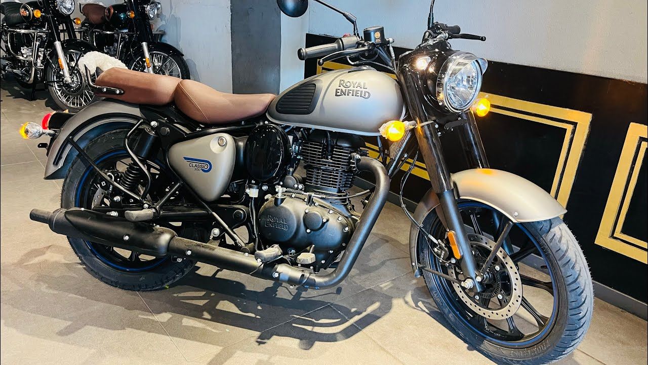 जानिए Royal Enfield Classic 350 की खासियतें – दमदार इंजन, क्लासिक लुक और शानदार माइलेज के साथ ये बाइक युवाओं की पहली पसंद क्यों बनी है।