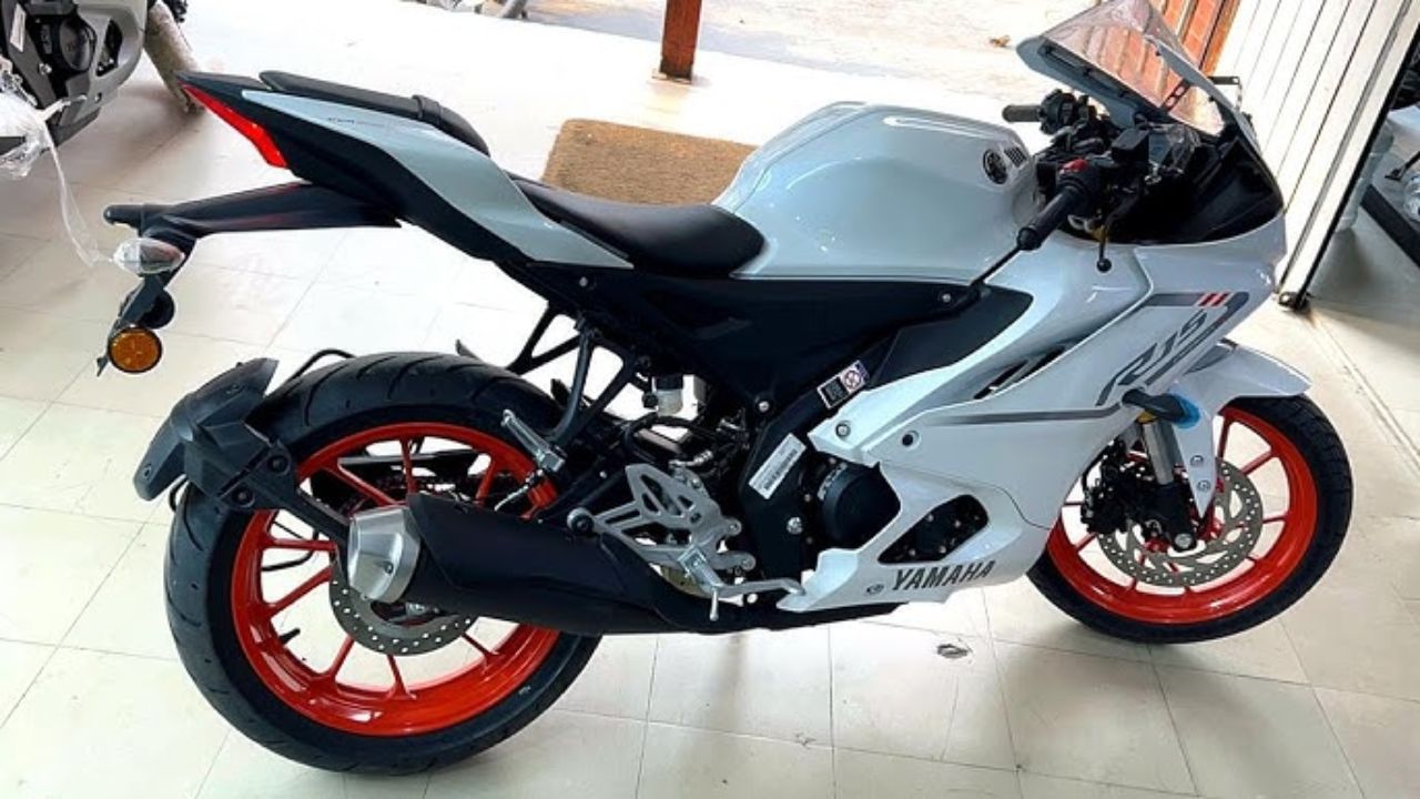 Yamaha R15 V4